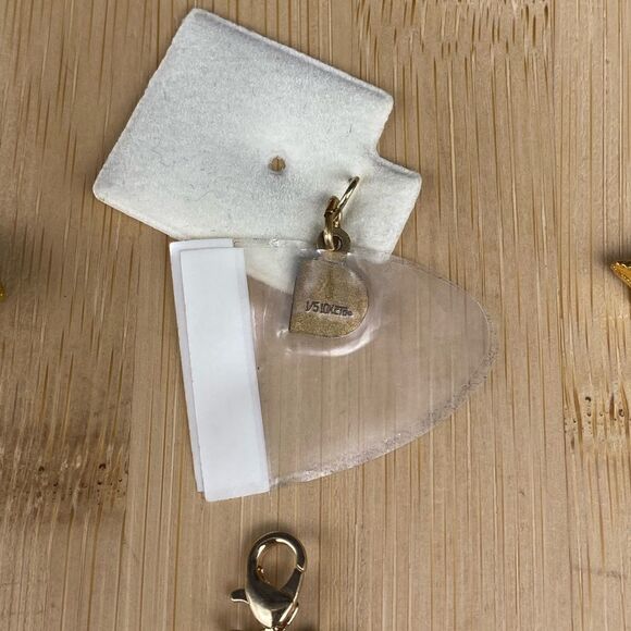 Set of 9 gold plated charms and one 1/5g 10k gold charm with a total wt of 24g - Picture 14 of 16